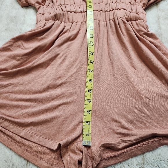 Romper V neckline Rushing on the sleeves soft pink color Size M LUCCA NWT - Picture 12 of 13